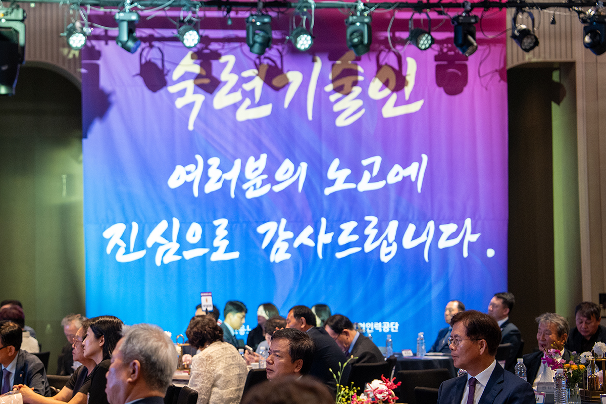 스틸-8